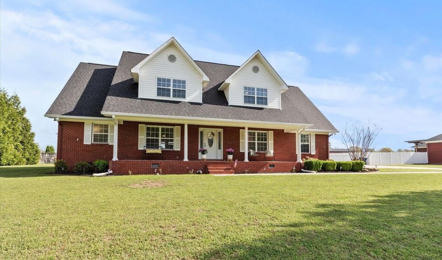 1032 E Main St, Albertville, AL 35951 - 5 Beds, 3 Bath