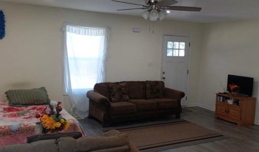 708 WILLOW St, Ellendale, DE 19941 - 3 Beds, 3 Bath