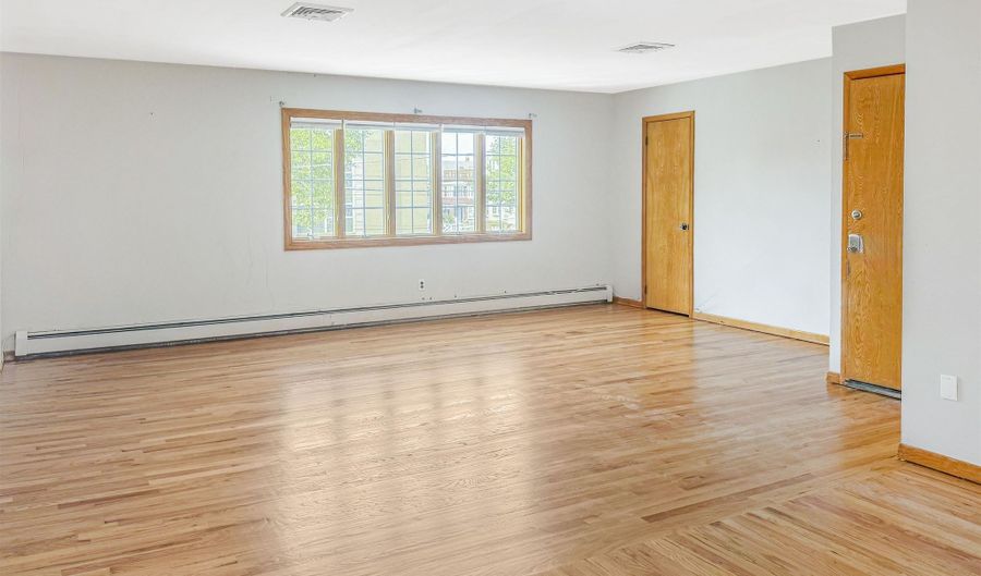 734 KENNEDY Blvd, Bayonne, NJ 07002 - 3 Beds, 2 Bath