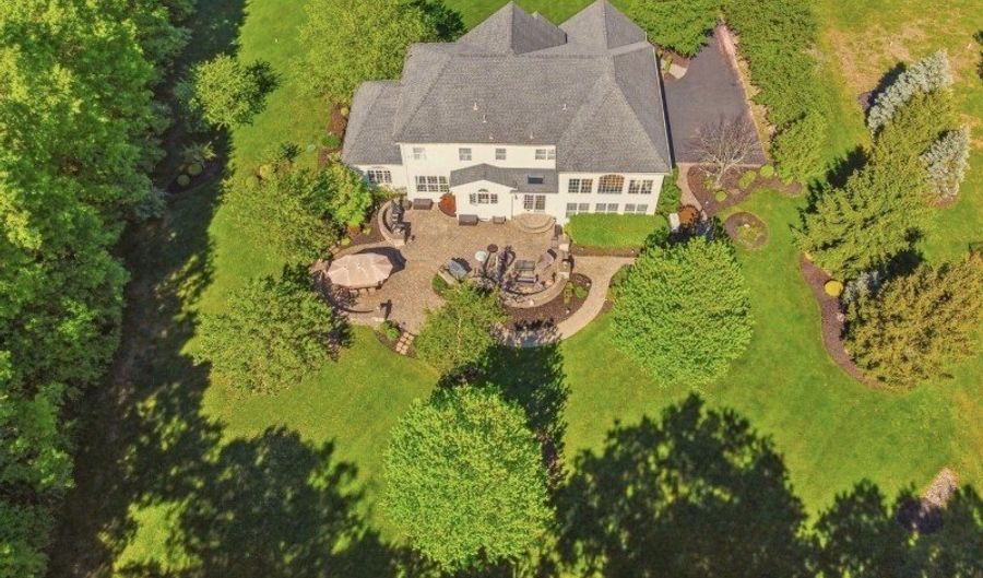 47 Balmoral Dr, Alexandria Twp., NJ 08867 - 4 Beds, 5 Bath