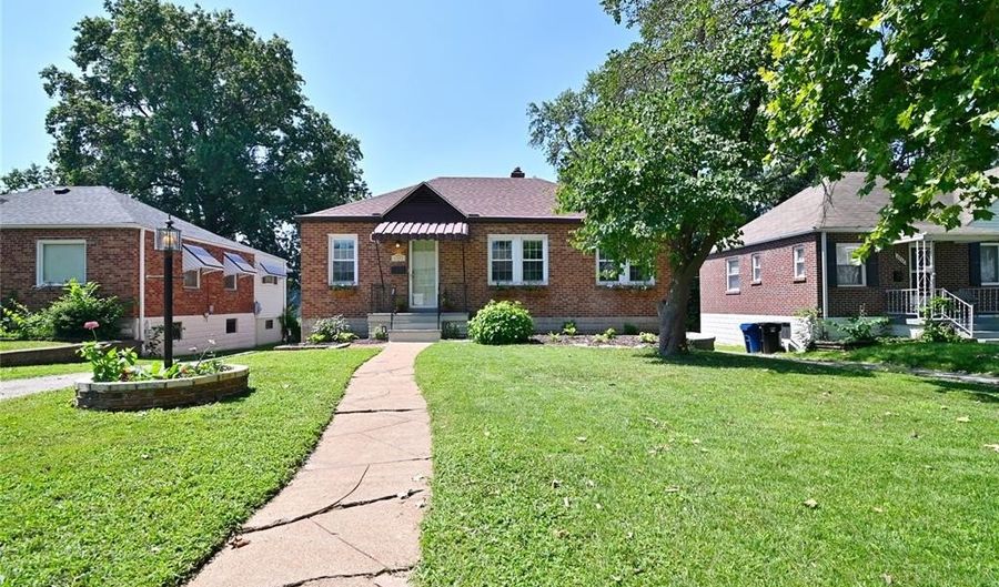 6208 Bixby Ave, Affton, MO 63123 - 2 Beds, 2 Bath