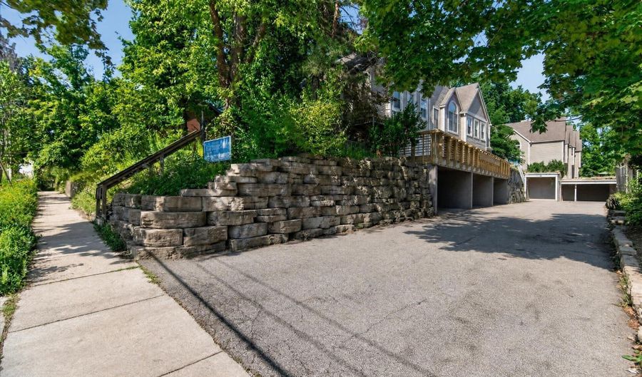 623 N 5th Ave, Ann Arbor, MI 48104 - 2 Beds, 3 Bath