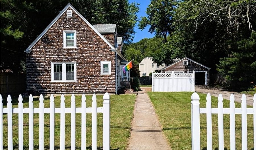 125 Roger Williams, East Providence, RI 02916 - 3 Beds, 2 Bath