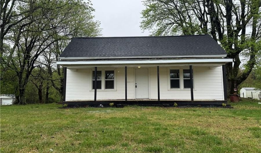 7723 Turnpike Rd, Archdale, NC 27263 - 3 Beds, 2 Bath