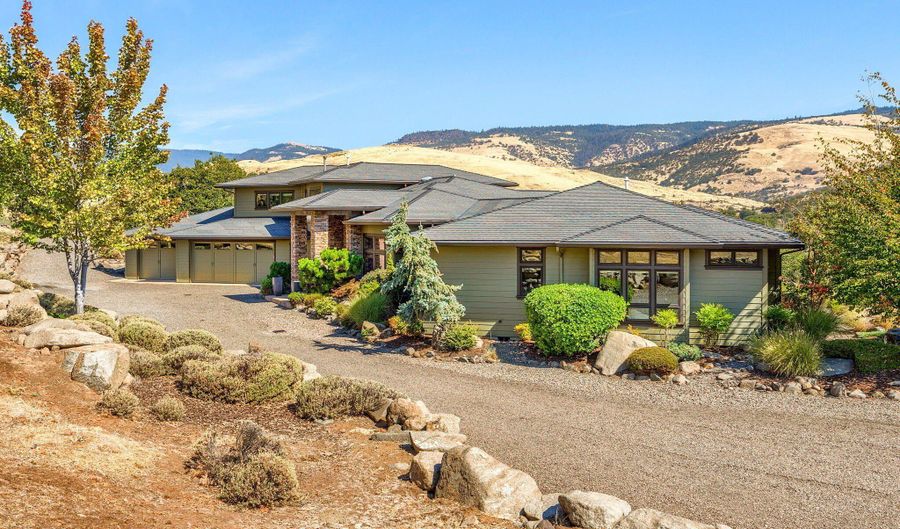 1475 Dead Indian Memorial Rd, Ashland, OR 97520 - 4 Beds, 4 Bath
