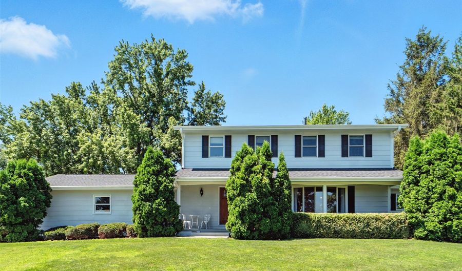 1404 Nile Kinnick Dr S, Adel, IA 50003 - 5 Beds, 2 Bath