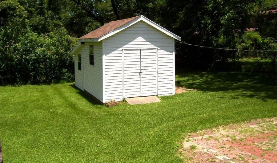 610 Burke St, Ashdown, AR 71822 - 3 Beds, 3 Bath