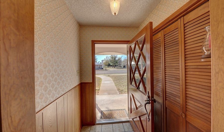 209 E Marfa Ave, Alpine, TX 79830 - 4 Beds, 3 Bath