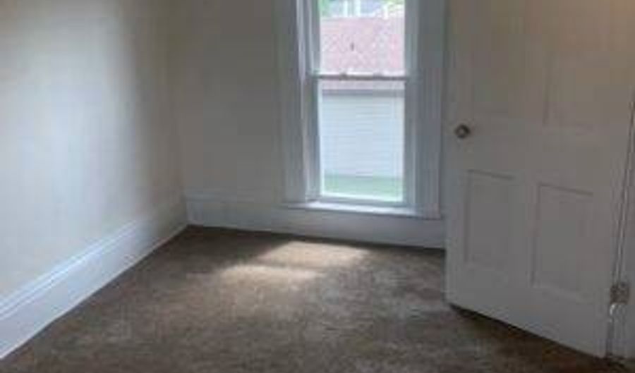 1355 Beeson NE St, Alliance, OH 44601 - 4 Beds, 1 Bath