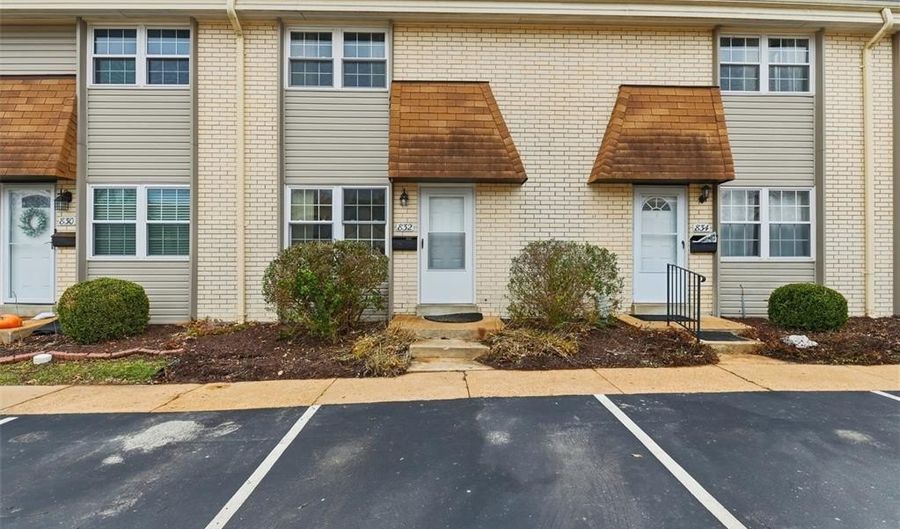 832 Wendevy Ct, Ballwin, MO 63011 - 2 Beds, 2 Bath