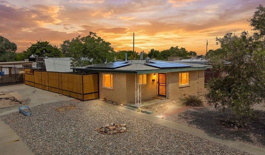 903 Manzano St NE, Albuquerque, NM 87110 - 3 Beds, 1 Bath