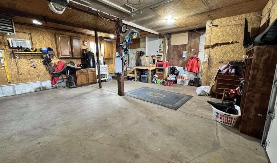810 4Th St, Anita, IA 50020 - 4 Beds, 3 Bath