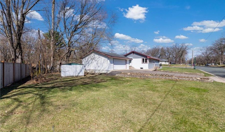 819 9th Ave, Anoka, MN 55303 - 3 Beds, 1 Bath