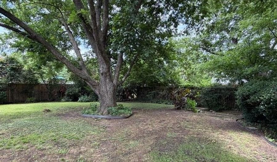 1733 Tiverton St NW, Ardmore, OK 73401 - 3 Beds, 2 Bath