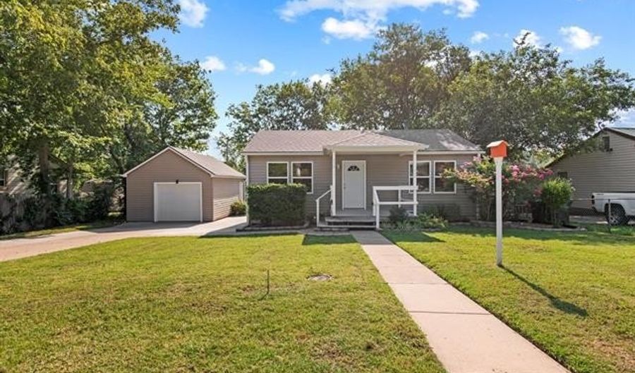 128 SE Myers Ave, Bartlesville, OK 74006 - 2 Beds, 1 Bath