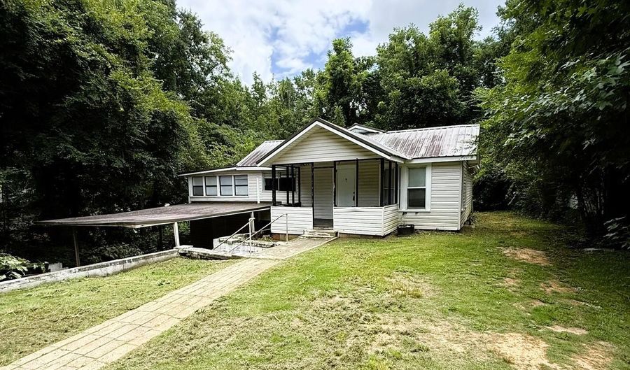 2828 FORESTDALE Blvd, Adamsville, AL 35005 - 3 Beds, 2 Bath