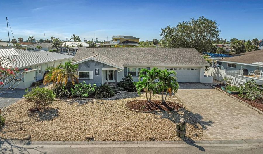 6321 BALBOA Ln, Apollo Beach, FL 33572 - 4 Beds, 2 Bath