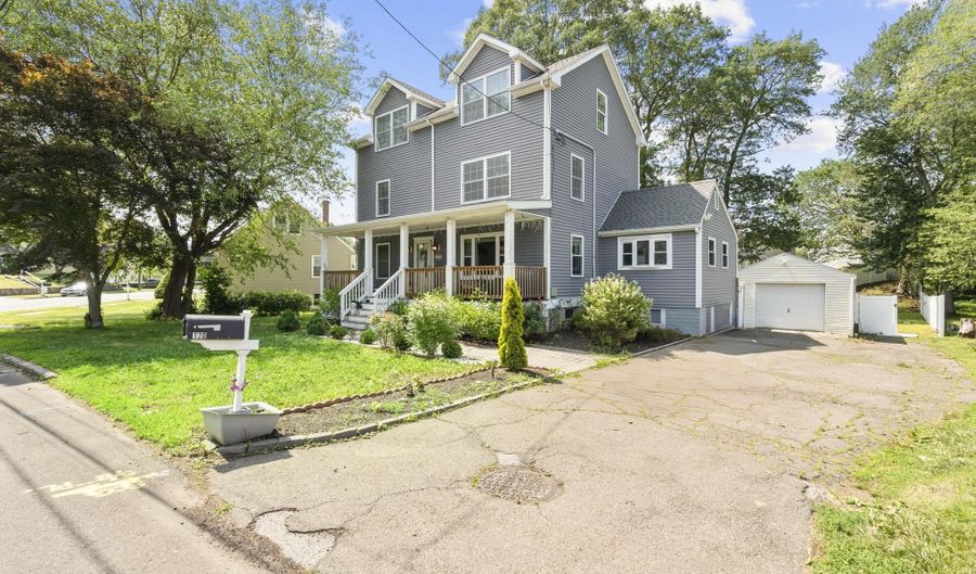 170 Red Oak Rd, Bridgeport, CT 06606 - 5 Beds, 3 Bath