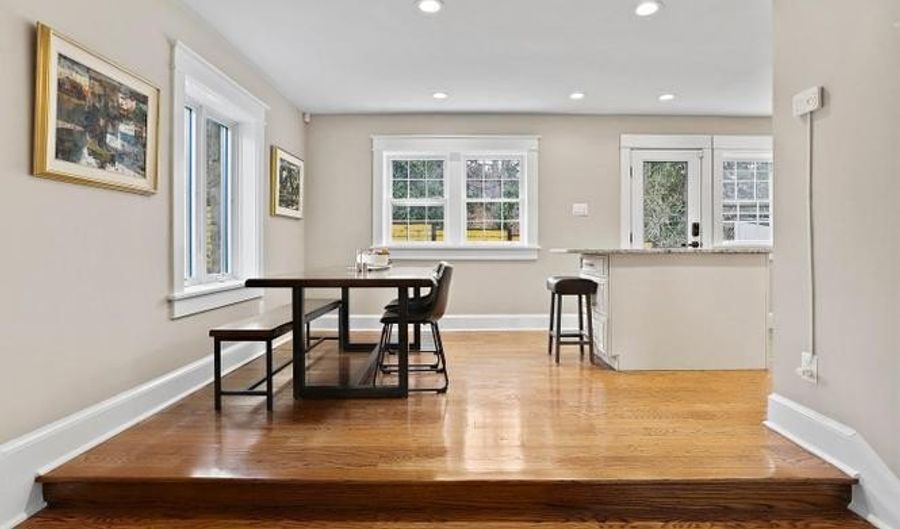 2347 S ARLINGTON RIDGE Rd, Arlington, VA 22202 - 3 Beds, 3 Bath