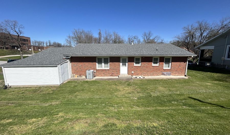 601 7th St, Boonville, MO 65233 - 3 Beds, 2 Bath