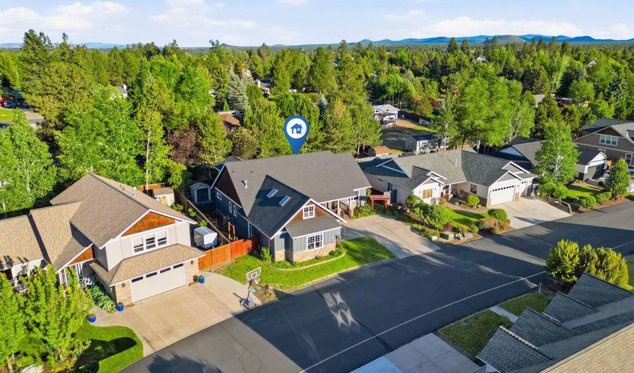 61172 Hilmer Creek Dr, Bend, OR 97702 - 4 Beds, 3 Bath