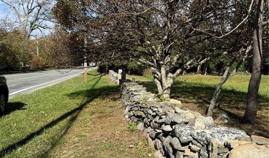 536 W Main Rd, Little Compton, RI 02837 - 4 Beds, 1 Bath