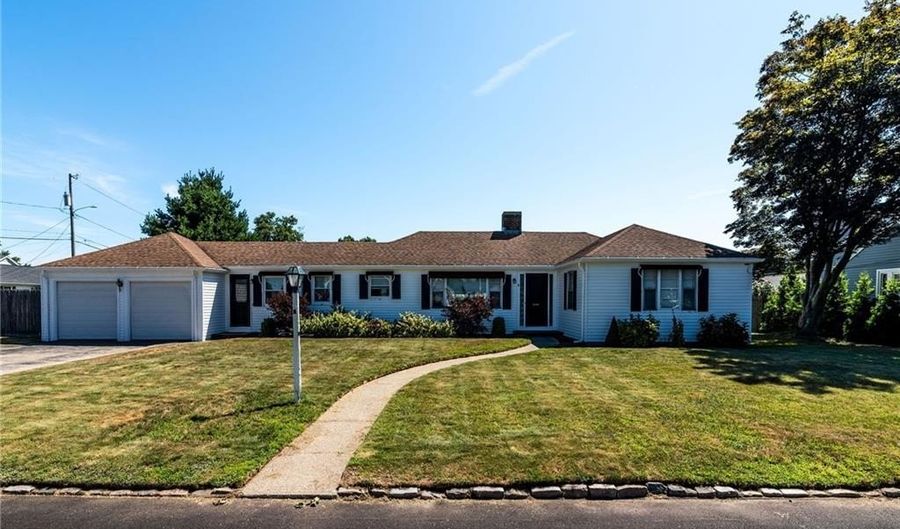 8 Somerset Rd, Cranston, RI 02910 - 3 Beds, 2 Bath