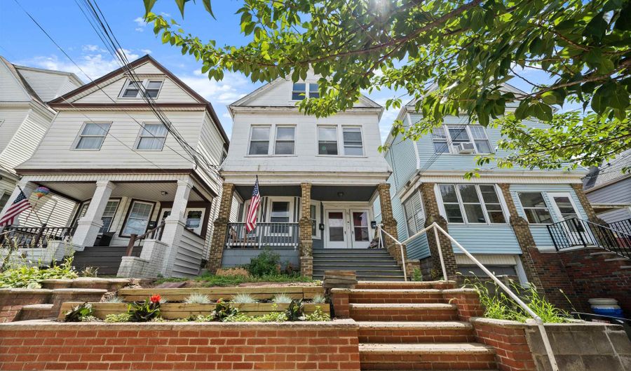 76 W 6TH St 2, Bayonne, NJ 07002 - 3 Beds, 1 Bath