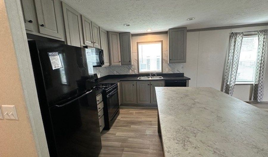 192 Colorado 192, Belleville, MI 48111 - 2 Beds, 2 Bath