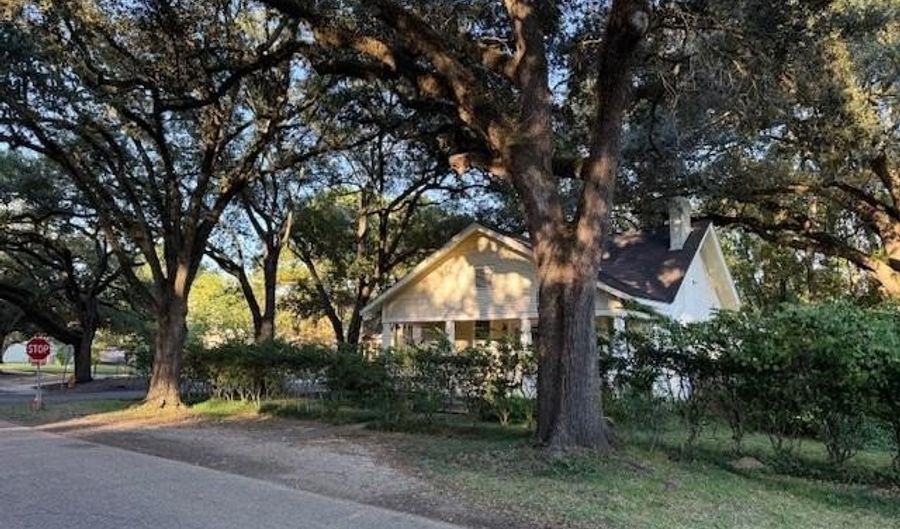 319 EDISON St, Baton Rouge, LA 70806 - 3 Beds, 2 Bath