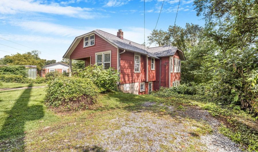 181 Courtland Pl, Asheville, NC 28801 - 3 Beds, 2 Bath