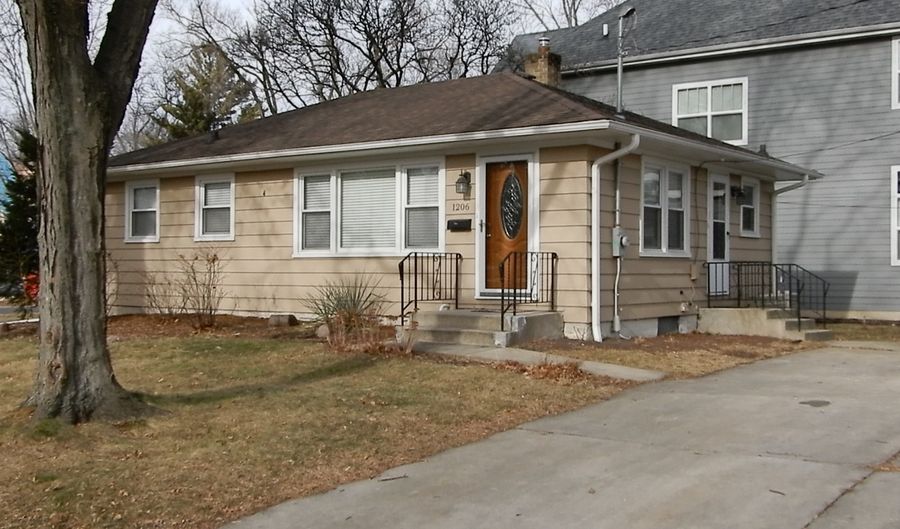 1206 N Eagle St, Naperville, IL 60563 - 3 Beds, 1 Bath