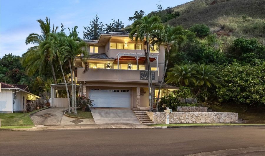 1408 Auwaiku St, Kailua, HI 96734 - 5 Beds, 4 Bath
