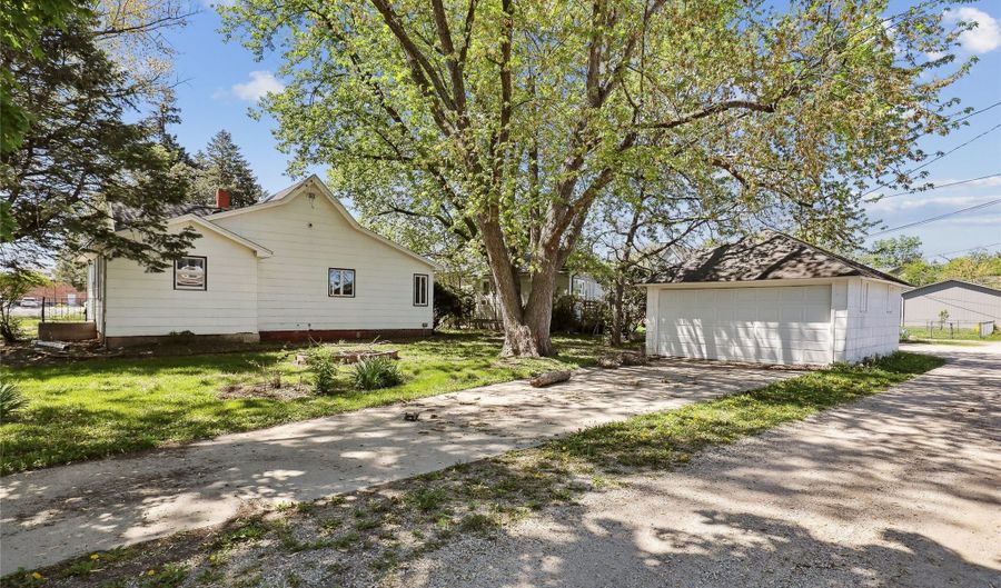 902 Rapids St, Adel, IA 50003 - 3 Beds, 1 Bath