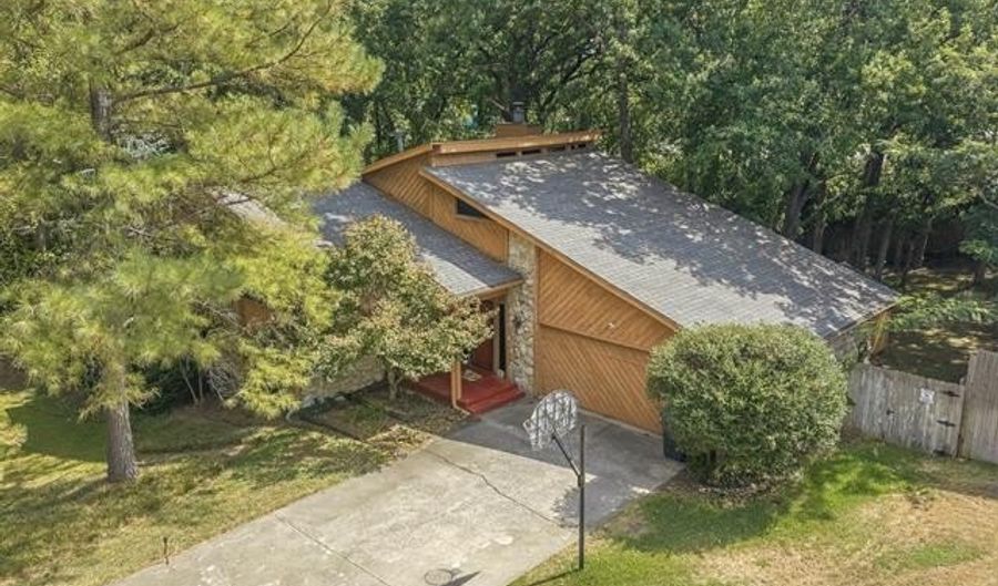 1409 Oakridge Rd, Ardmore, OK 73401 - 3 Beds, 3 Bath