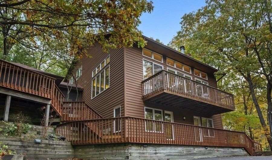 107 S Merrivale Ave, Beverly Shores, IN 46301 - 3 Beds, 4 Bath