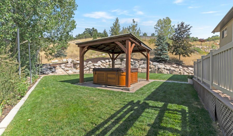 3975 S MONARCH E, Bountiful, UT 84010 - 6 Beds, 3 Bath