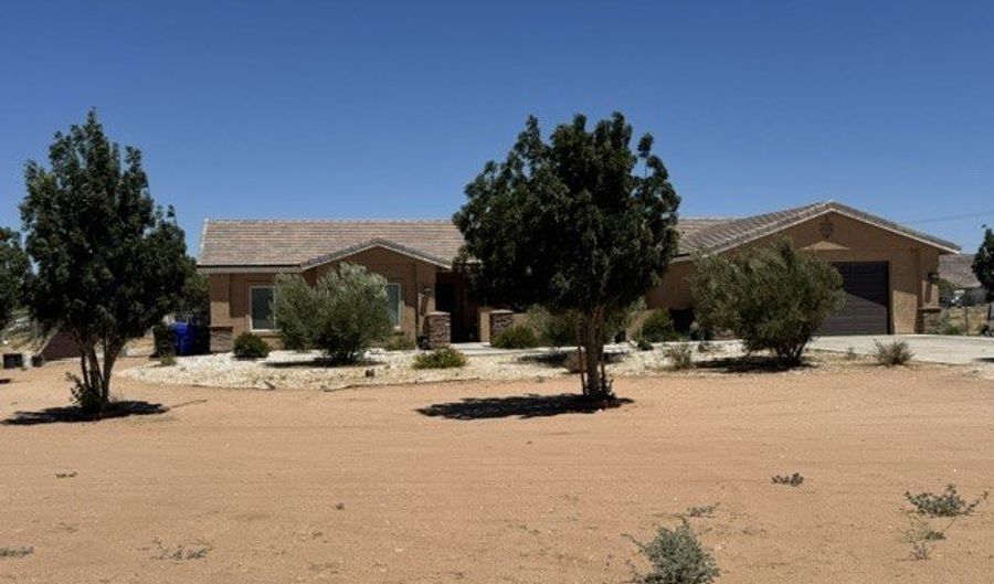 21832 Thunderbird, Apple Valley, CA 92307 - 4 Beds, 3 Bath