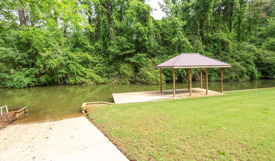 215 DAVIS ACRES Dr, Alpine, AL 35014 - 4 Beds, 3 Bath