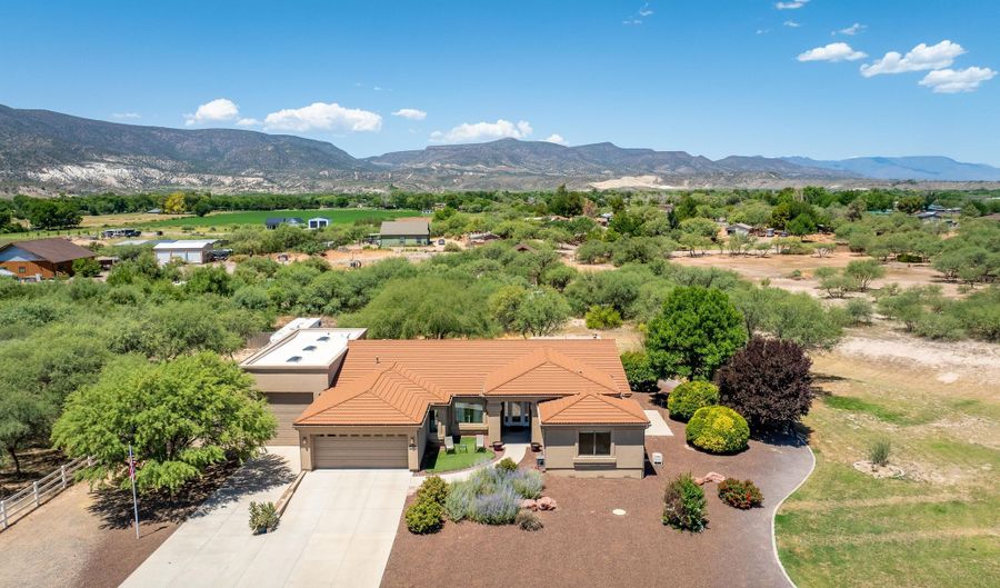 2084 S Derby Dr, Camp Verde, AZ 86322 - 3 Beds, 3 Bath
