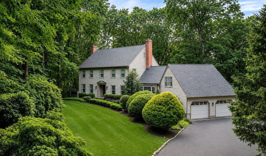 6 Valley Ct, Bethel, CT 06801 - 4 Beds, 3 Bath