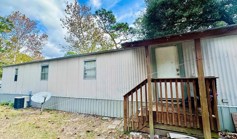 280 24th Ave, Apalachicola, FL 32320 - 2 Beds, 2 Bath