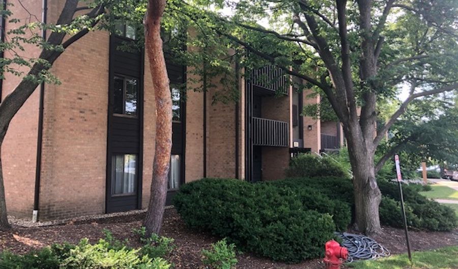 6105 Knoll Valley Dr 104, Willowbrook, IL 60527 - 1 Beds, 1 Bath
