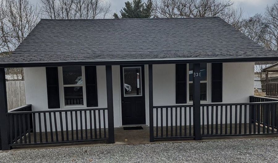 131 E Smith Ave, Adairville, KY 42202 - 4 Beds, 1 Bath