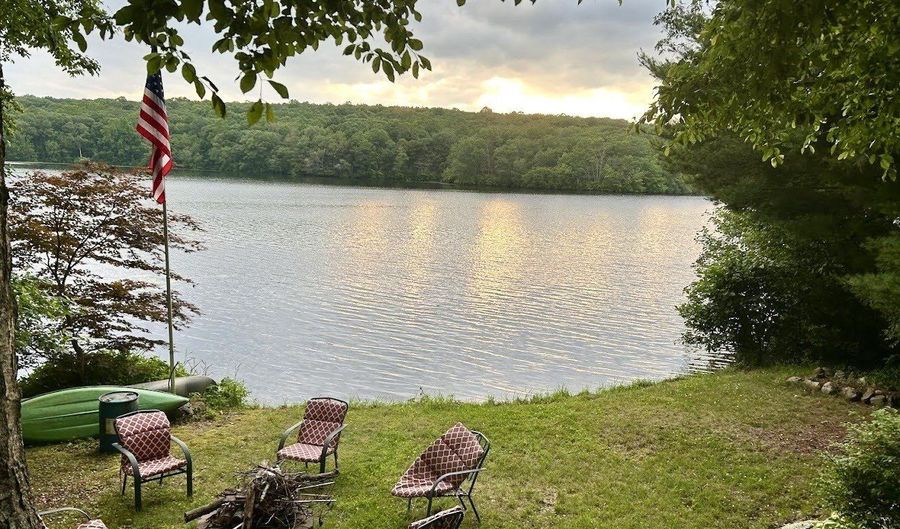 19 Lakeview Dr, Colchester, CT 06415 - 2 Beds, 1 Bath