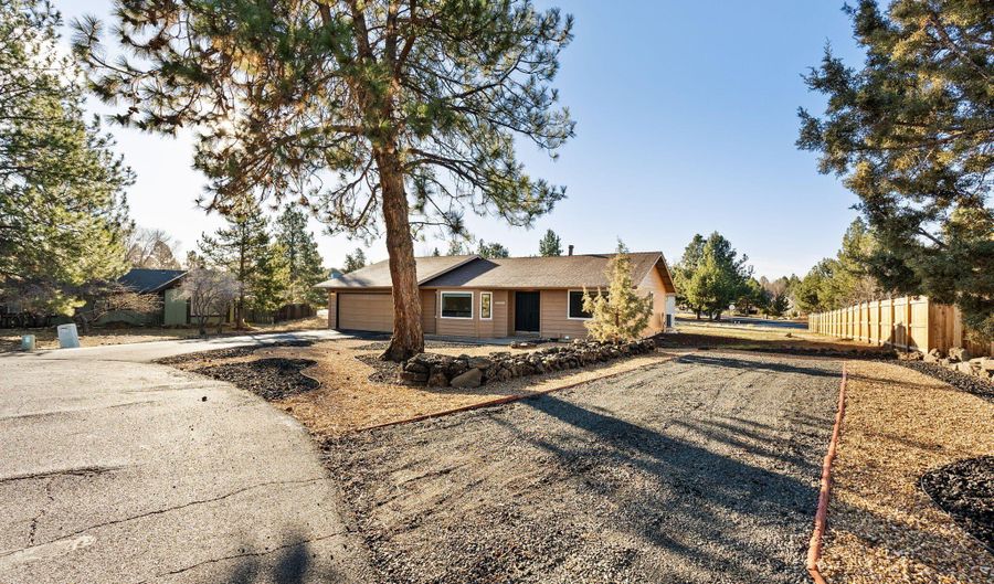 20985 Via Bonita Ct, Bend, OR 97702 - 3 Beds, 2 Bath