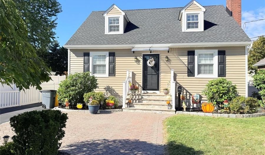 692 Berkley St, New Milford, NJ 07646 - 3 Beds, 1 Bath
