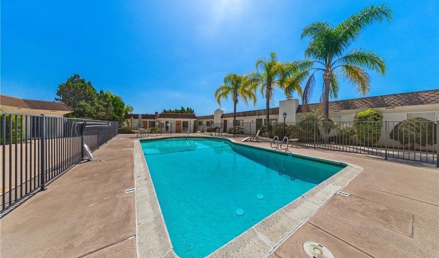 806 E 4th 9, Escondido, CA 92025 - 2 Beds, 2 Bath