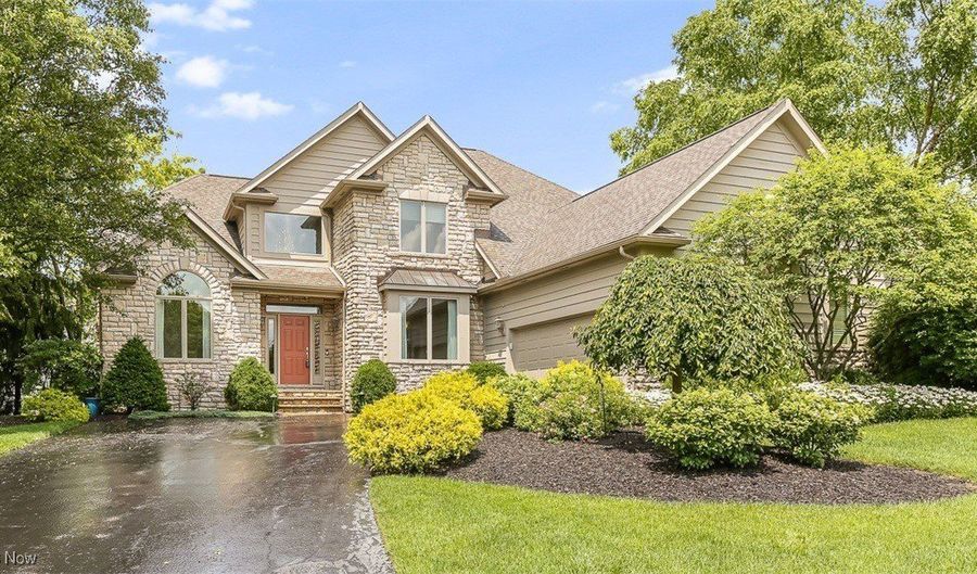 210 Chisholm Ct, Aurora, OH 44202 - 3 Beds, 3 Bath