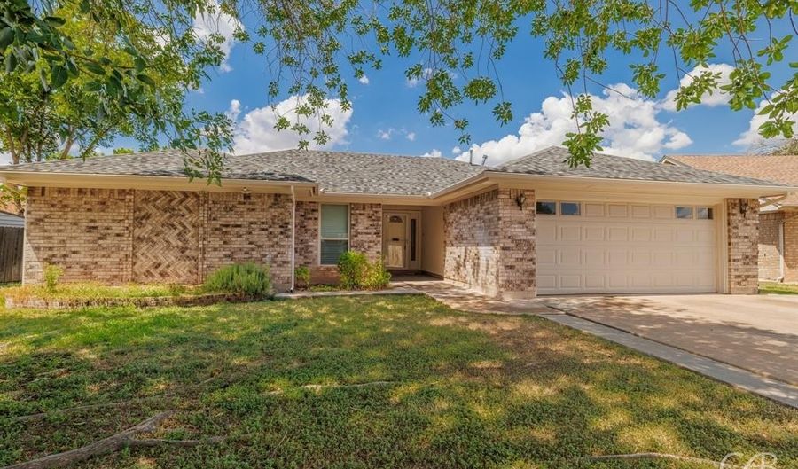 1402 Clarks Dr, Abilene, TX 79602 - 3 Beds, 2 Bath